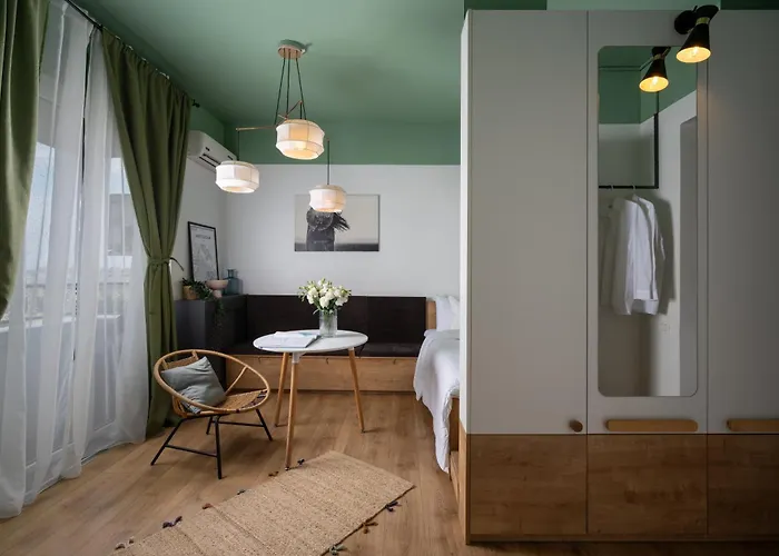 Downtown By Urbanesq Apartament *